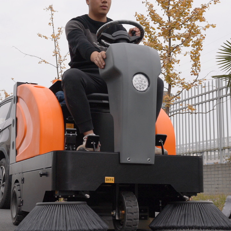 工廠(chǎng)車(chē)間環(huán)境選擇電動(dòng)掃地機(jī)的標(biāo)準(zhǔn).jpg